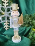 figurka-dziadek-do-orzechow-19x7x45-material-wykonania-tworzywo-sztuczne