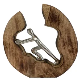 figurka-srebrna-osoba-w-drewnianej-podkowie-215x22x4