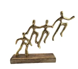 zlota-figurka-przyjaciele-rodzina-20x24x5-metal-drewno