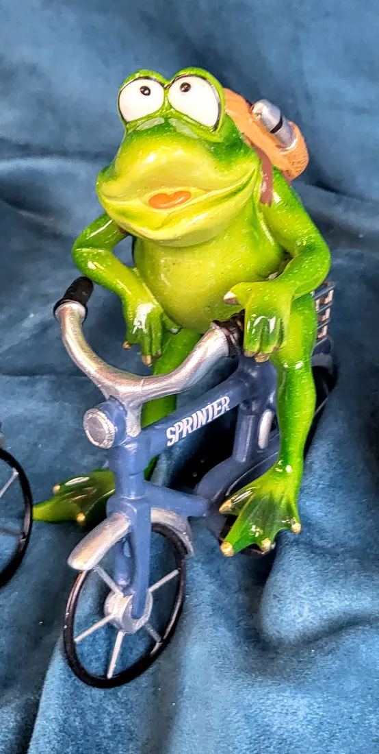 figurka-zaba-na-rowerze-stan-nowy