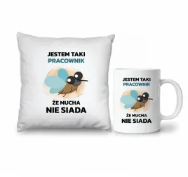 kubek-i-poduszka-pracownik-ze-mucha-nie-siada-idealne-na-prezent