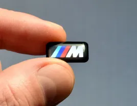 emblemat-logo-1szt-bmw-m-pakiet-w-kola-alufelgi-jakosc-oem-9x17mm
