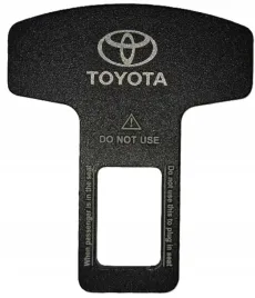 zaslepka-wtyczka-klamra-do-pasa-pasow-z-logo-toyota