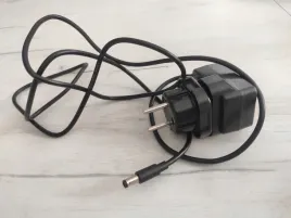 zasilacz-uniwersalny-do-paskow-led-6v-2a-dc-2-1x5-5-230v-adapter-4x18