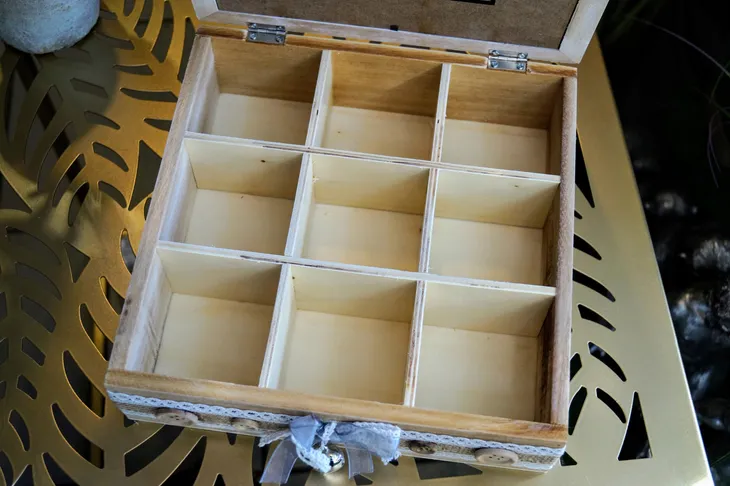 pudelko-na-herbate-material-wykonania-drewno