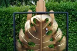 dekoracja-scienna-monstera-zlota