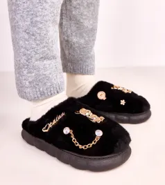 czarne-zabudowane-kapcie-z-ozdobami-tracy