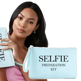 elegancka-kosmetyczka-damska-selfie-niebieska-na-zamek-soft-blue