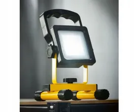 bezprzewodowy-reflektor-led-lampa-parkside-10w