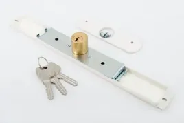 zamek-baskwilowy-z-bebenkiem-o25-mm-i-plytka-bezowy