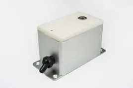 zwijacz-na-linke-stalowa-do-100-kg-w-obudowie-alu-natynkowy