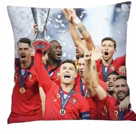 dekoracyjna-poduszka-podusia-real-madryt-ronaldo-pilkarska-dla-kibica-45x45