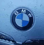 bmw-emblemat-e34-e36-e39-e46-e60-e90-f10-f30-74mm-na-klape-tyl-niebieski-stan-nowy-marka-bez-marki