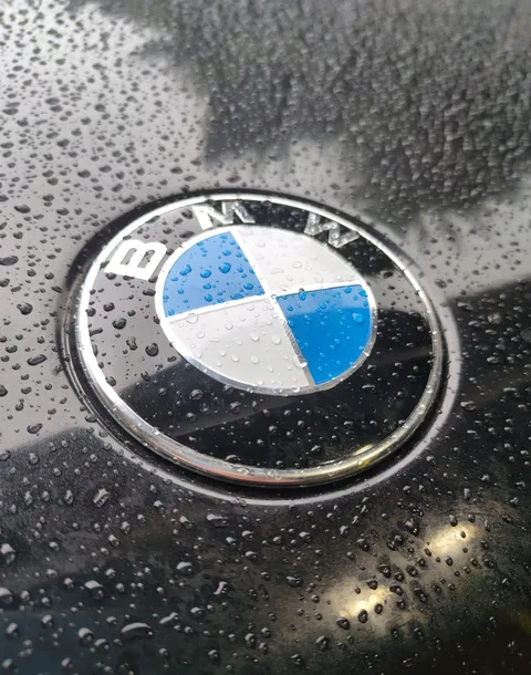 bmw-emblemat-e34-e36-e39-e46-e60-e90-f10-f30-74mm-na-klape-tyl-niebieski-stan-nowy-waga-z-opakowaniem-0-1-kg