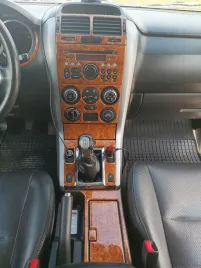 suzuki-grand-vitara-06-dekoracja-kokpitu-deska-panel-dekory-drzewo-folia