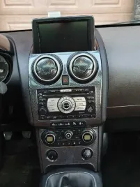 nissan-qashqai-dekory-kokpitu-okleiny-konsola-drewno-carbon-alu-folia-deska