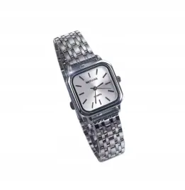 elegancki-zegarek-damski-stalowa-bransoleta-srebrny-minimalistyczny-styl