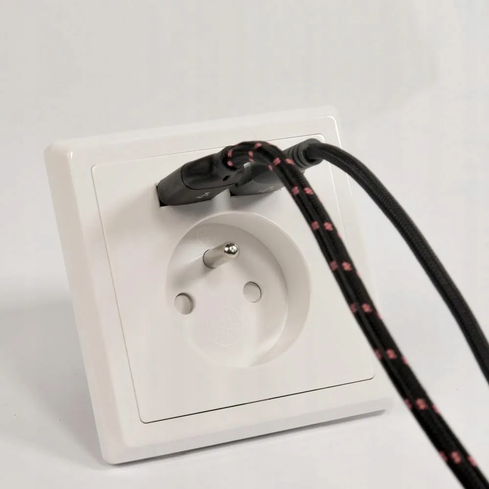 gniazdo-elektryczne-usb-scienne-gefom-bialy-stan-powystawowy