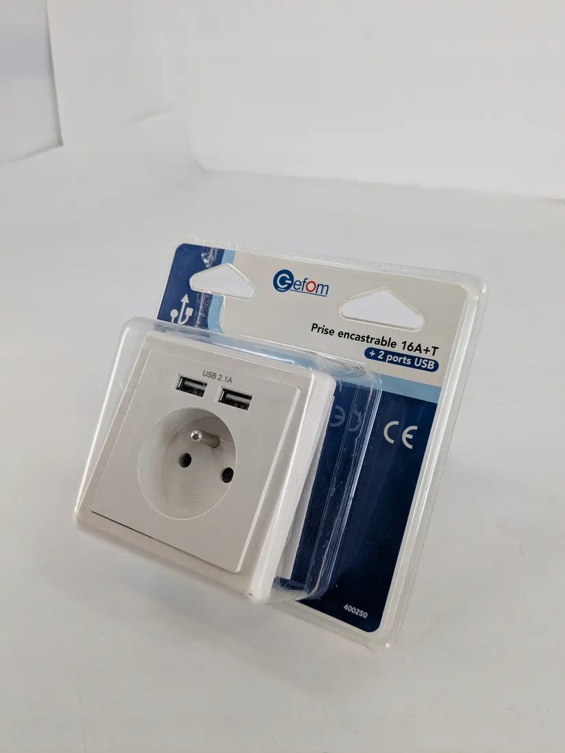 gniazdo-elektryczne-usb-scienne-gefom-bialy