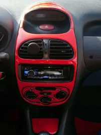 peugeot-206-okleiny-kokpitu-dekory-folia-deska-panel-alu-konsola-carbon