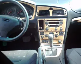 volvo-s60-v70-xc70-00-okleiny-kokpitu-drewno-deska-panel-alu-konsola-decor