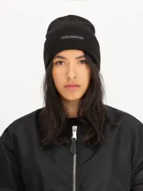 alpha-industries-rubber-logo-beanie-258902-czarna