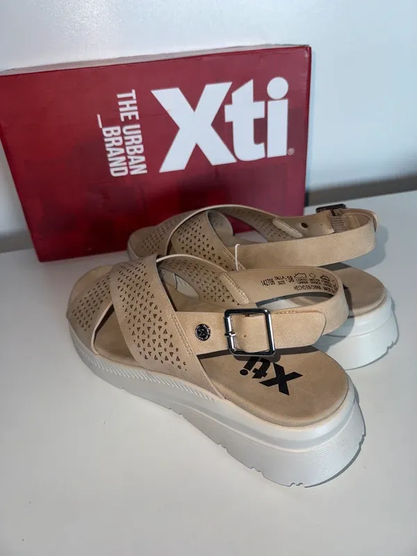 xti-sandaly