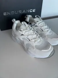 endurance-sneakersy