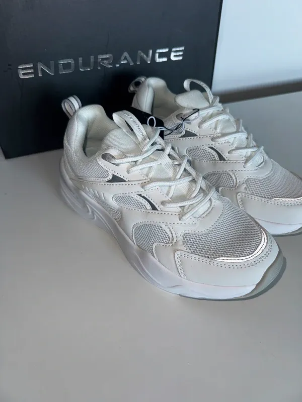 endurance-sneakersy