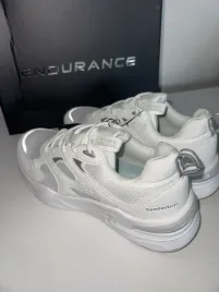 endurance-sneakersy