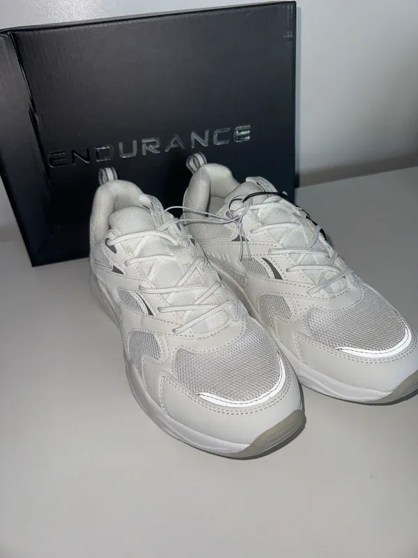 endurance-sneakersy
