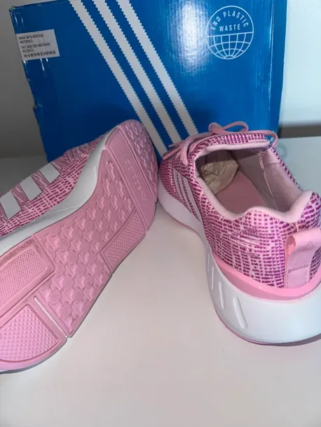 adidas-swift-run-22-marka-adidas