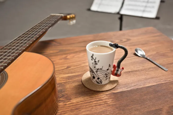 kubek-muzyka-gitara-czerwona