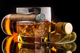 szklanka-na-whisky-i-cygaro