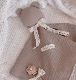 przytulanka-muslinowa-handmade-teddy-carmel