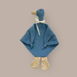 przytulanka-muslinowa-handmade-gaska-ciemno-niebieska