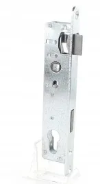 zamek-63-210-furtka-brama-ogrodzenie-kute-roz-90