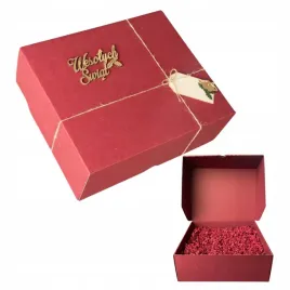 pudelko-prezentowe-swiateczne-ozdobne-bordowe-z-napisem-drewnianym