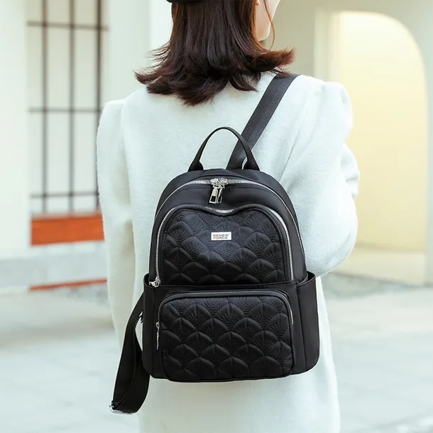 plecak-damski-qu-bp-01-przekatna-ekranu-1