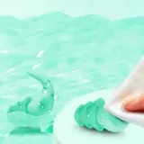 zatyczki-do-uszu-swim-plug1-przekatna-ekranu-1