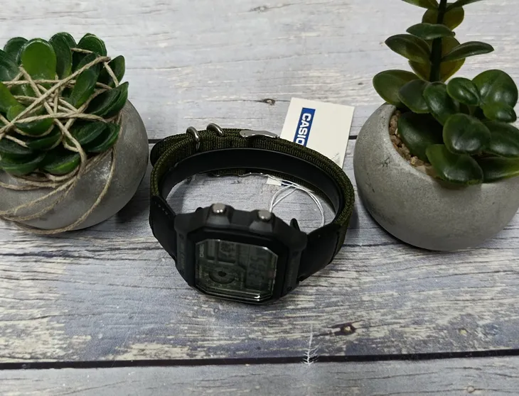 zegarek-casio-ae-1200whub-3avef-cechy-dodatkowe-nie-zawiera-niklu