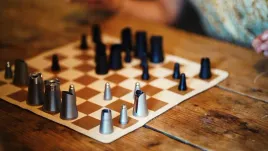 crownes-chess-set-original-zestaw-szachowy-stop-cynku-magnetyczny-plansza