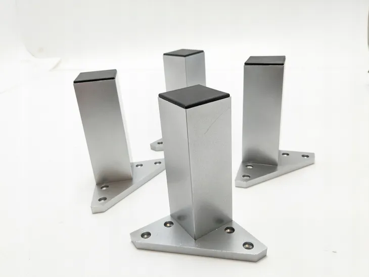 zestaw-4-nozek-do-mebli-material-dominujacy-metal
