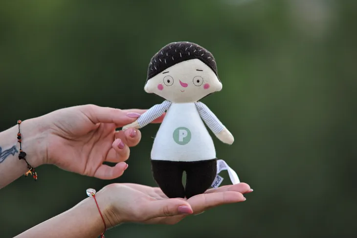 zabawka-dla-dziecka-przytulanka-pluszak-maskotka-pucio-do-tulenia-i-spania-marka-nasza-ksiegarnia