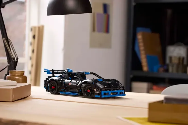 lego-technic-42176-porsche-gt4-e-performance-minimalny-wiek-dziecka-10
