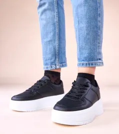 czarne-sneakersy-na-platformie-avita