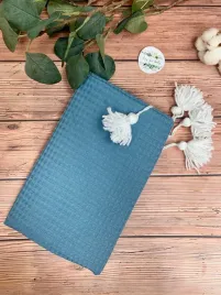koc-wafelek-bawelniany-pompony-100x75-deep-blue