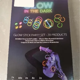 zestaw-imprezowy-swiecacy-w-ciemnosci-neonowe-paleczki-swietlne