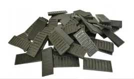 kliny-montazowe-dystans-podkladka-sredni-50szt-7x3x07-cm