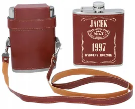 prezent-na-dzien-chlopaka-piersiowka-skorzana-etui-z-grawerem-240ml